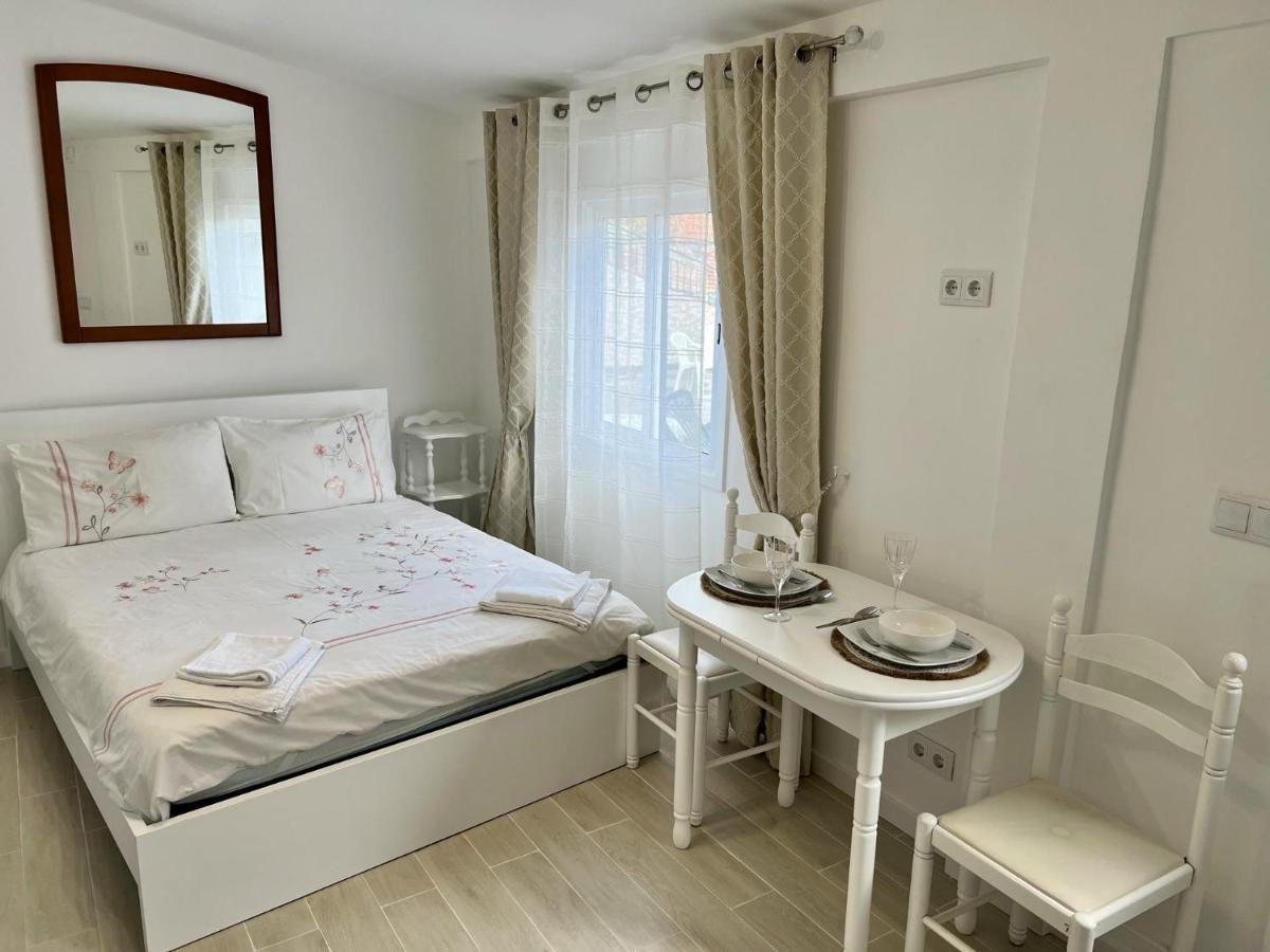 Modern Minimalist Studio With Essential Comfort 丰沙尔 外观 照片